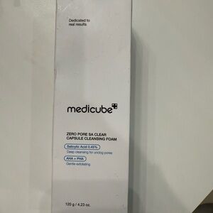 Medicube White Zero Pore SA Clear Capsule Cleansing Foam